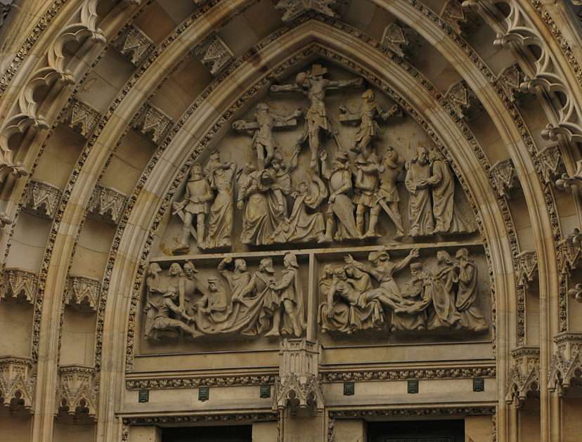 Bas-reliëf boven de deur naar de kathedraal online puzzel