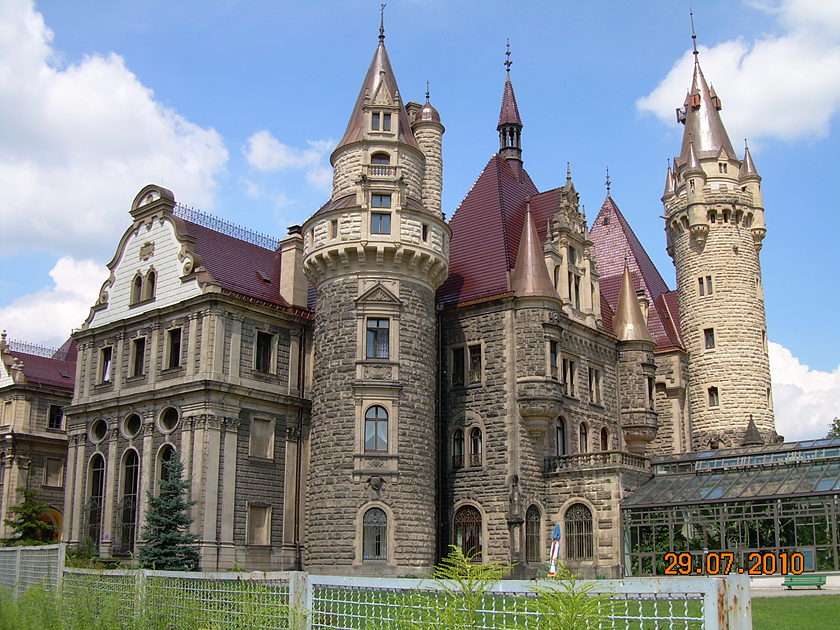 castillo en Moszna puzzle online a partir de foto