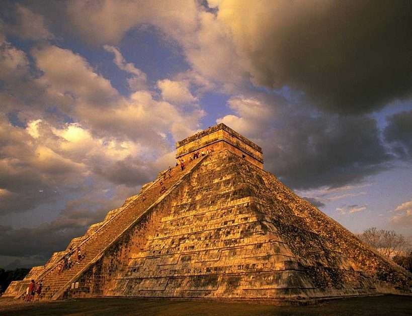 El Castillo, Chichen Itza. Mexico online puzzel
