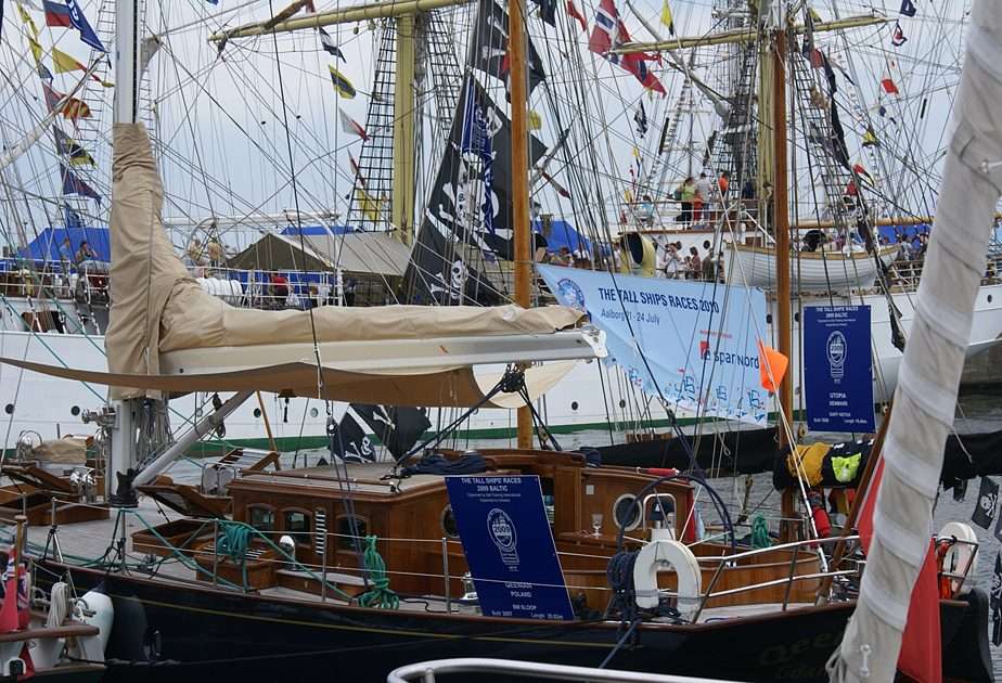 Gdynia OPERATION SAIL 2009 part 4 puzzle online from photo