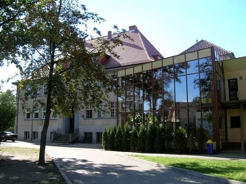 Grundskola nr 24 Opole pussel online från foto