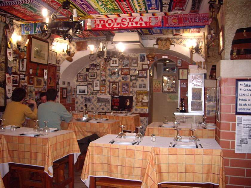 På en restaurang i Lissabon Pussel online
