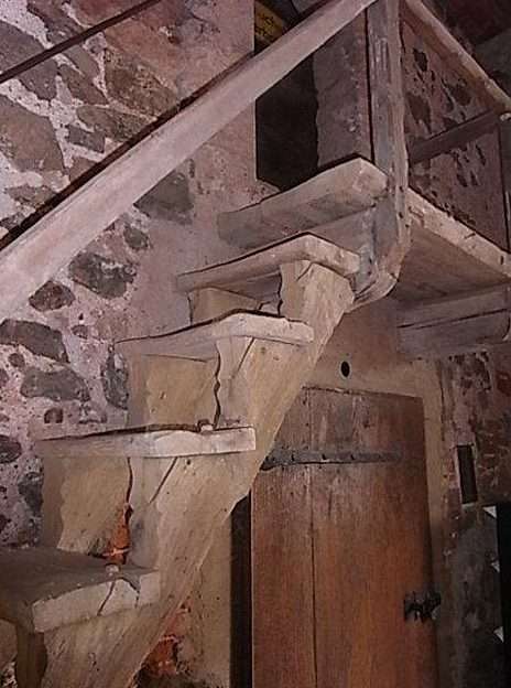 Le vecchie scale del castello puzzle online