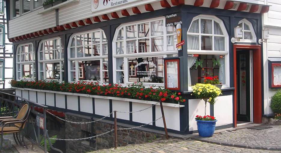 Restaurante em Manschau puzzle online a partir de fotografia
