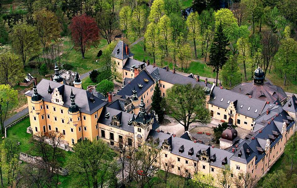 Castello di Kliczkow dalla vista a volo d'uccello puzzle online