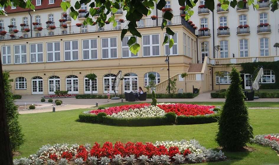 Jardin du Grand Hotel à Sopot puzzle en ligne