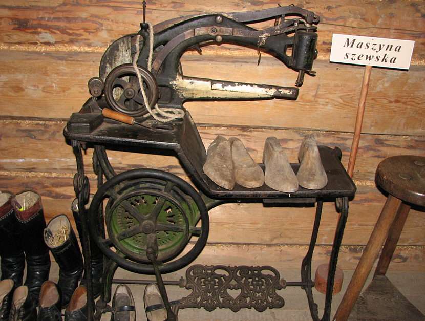 Shoemaker machine puzzle online from photo