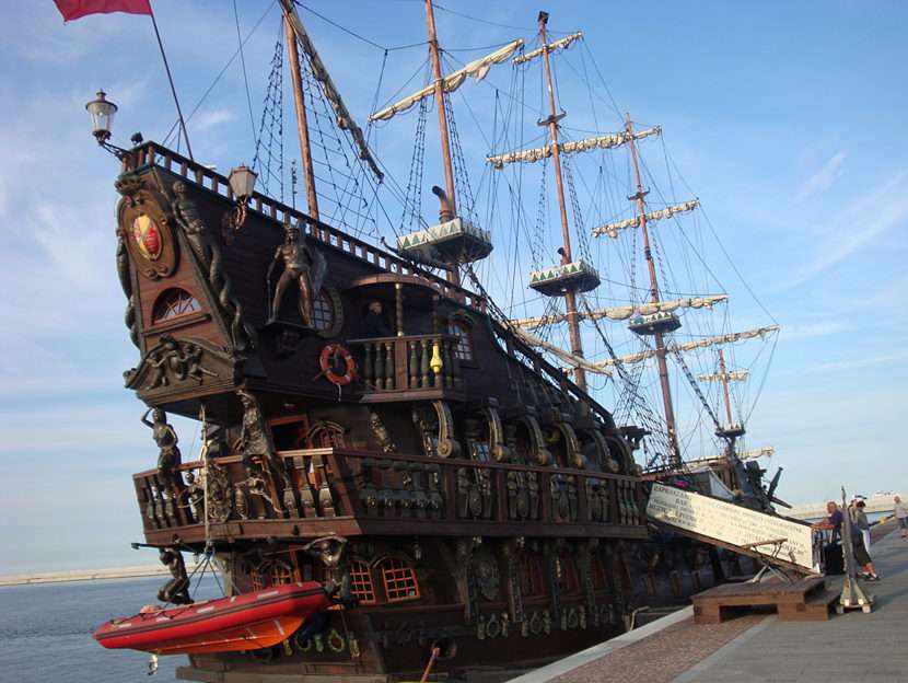 Pirate ship puzzle online from photo