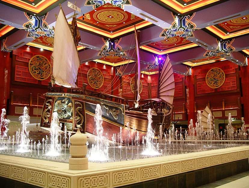 Fountain in the Chinese part of Ibn Battuta-Duba Shopping Center puzzle online from photo