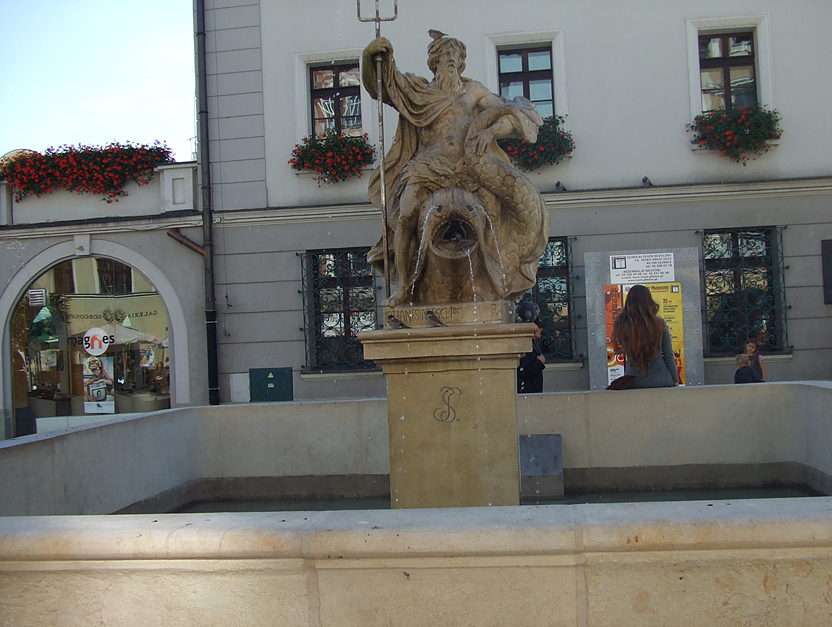 Fountain with Neptune in Gliwice online puzzle