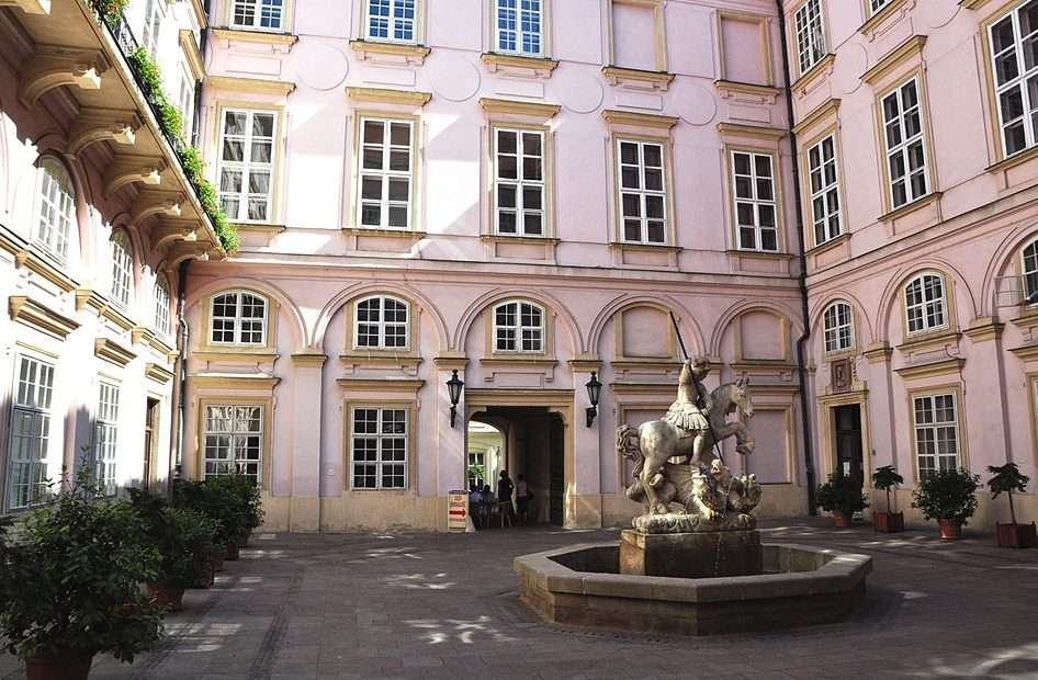 Palacio primacial - Bratislava - Eslovaquia puzzle online from photo