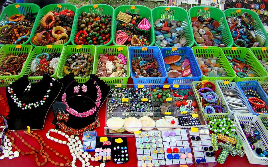 Jewelry stall puzzle online from photo