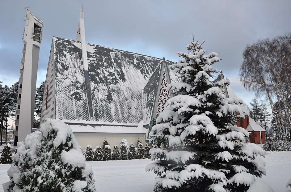 Church in winter puzzle online from photo
