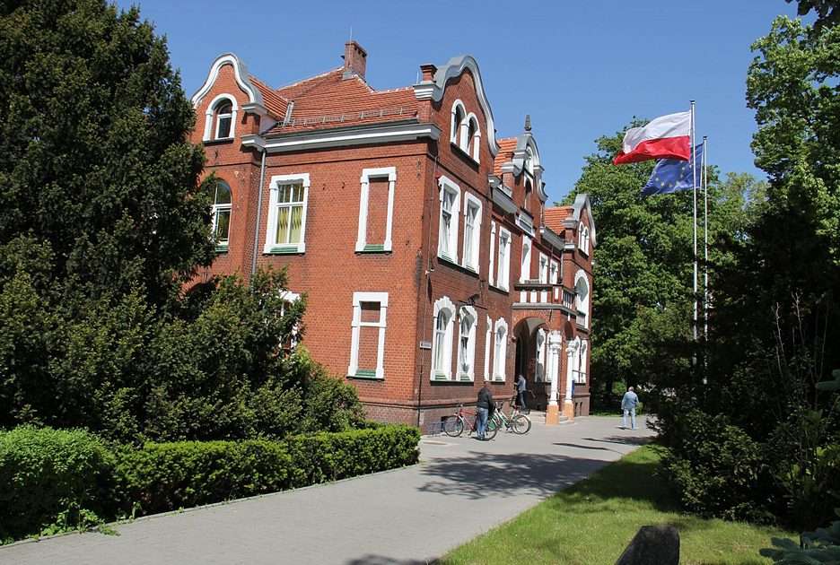 Stadhuis in Lubliniec puzzel online van foto