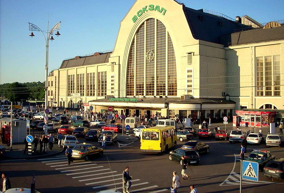 Kiev-railway station puzzle online from photo