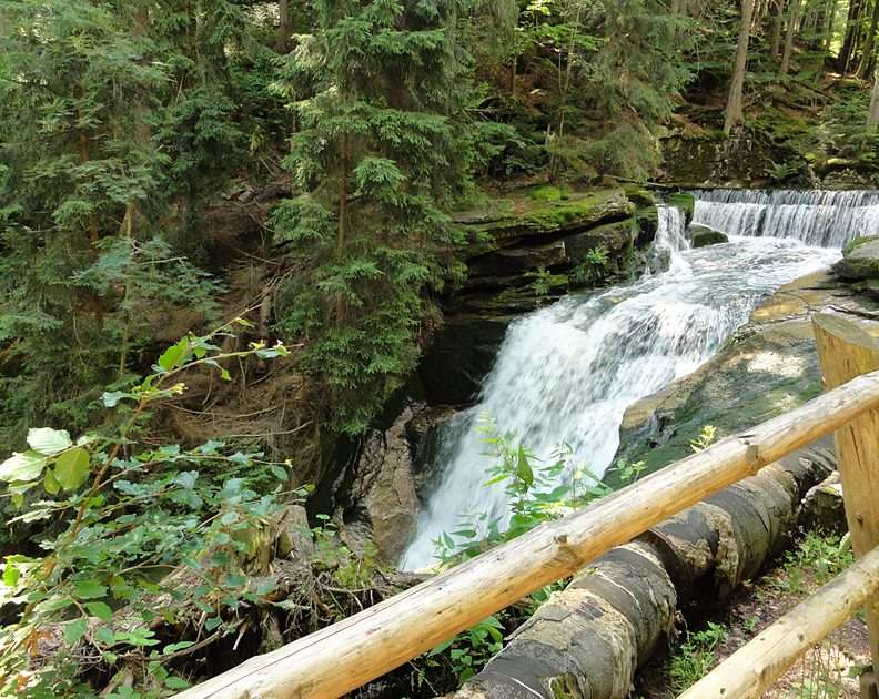 Szklarka vattenfall Pussel online