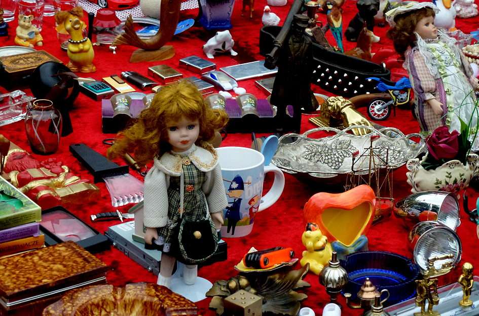 Uma boneca com uma bolsa puzzle online a partir de fotografia