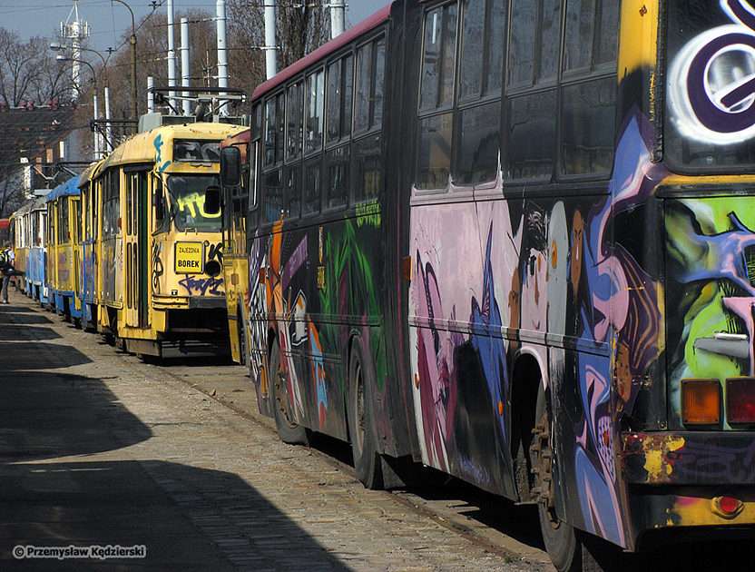 Staré autobusy puzzle online z fotografie