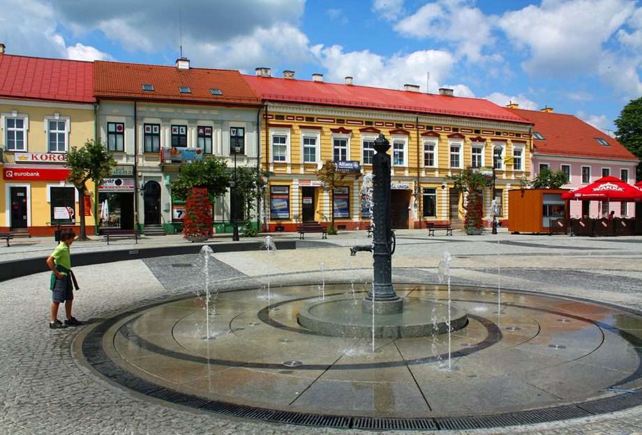 Praça do mercado em Sieradz puzzle online a partir de fotografia