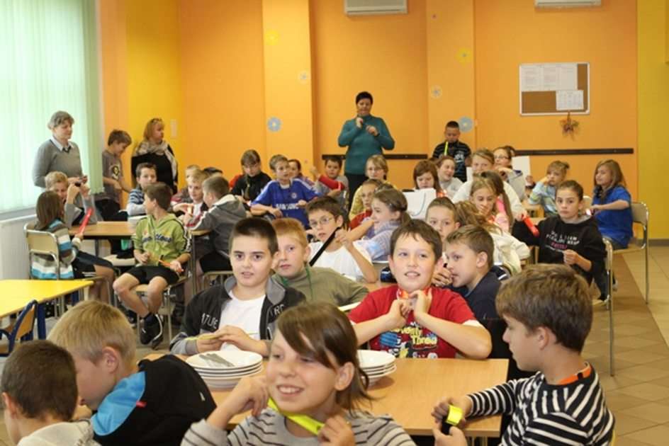 School in Przylesie puzzel online van foto