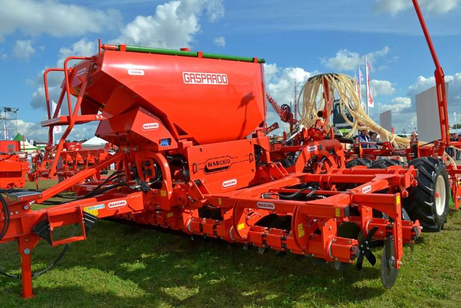 Gaspardo seed drill puzzle online from photo