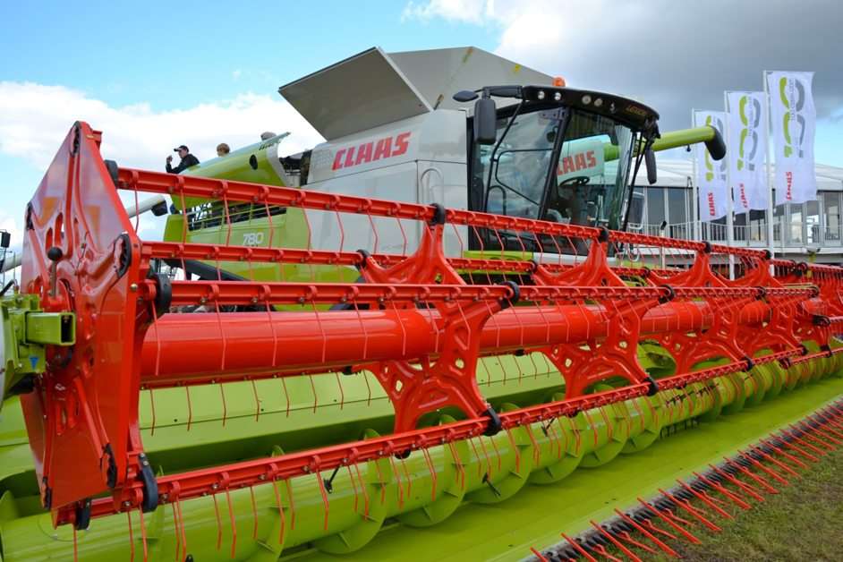 Claas Lexion 780 combine puzzle online from photo