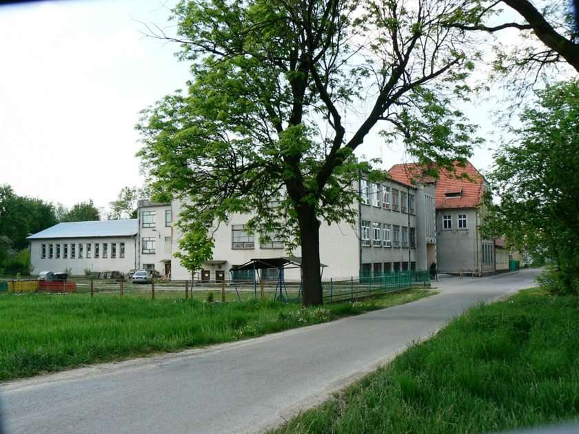 σχολείο στο Niemczyn online παζλ