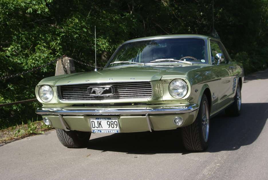 Ford Mustang 1966 Fastback онлайн пъзел от снимка