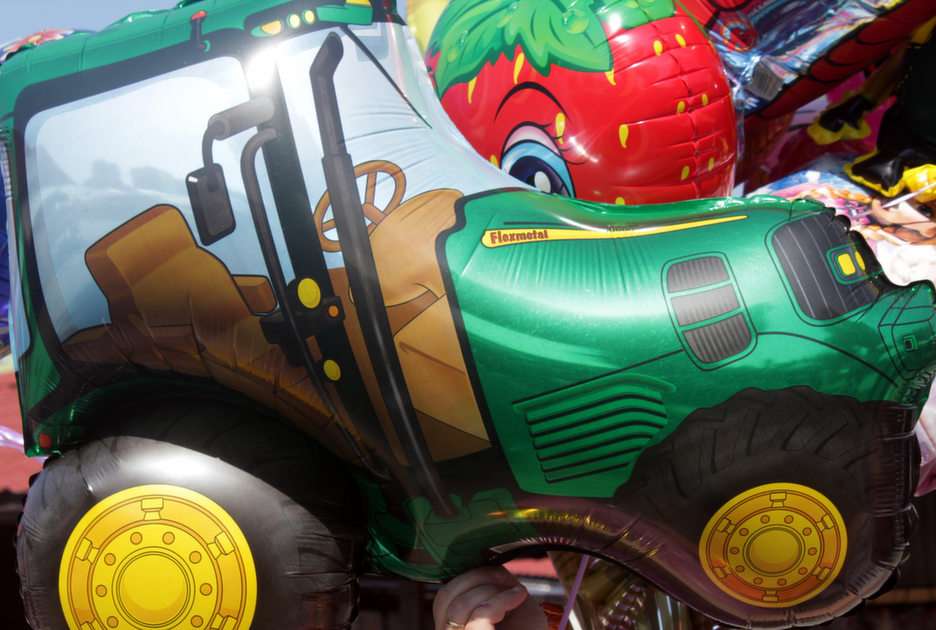 tractor cu baloane puzzle online