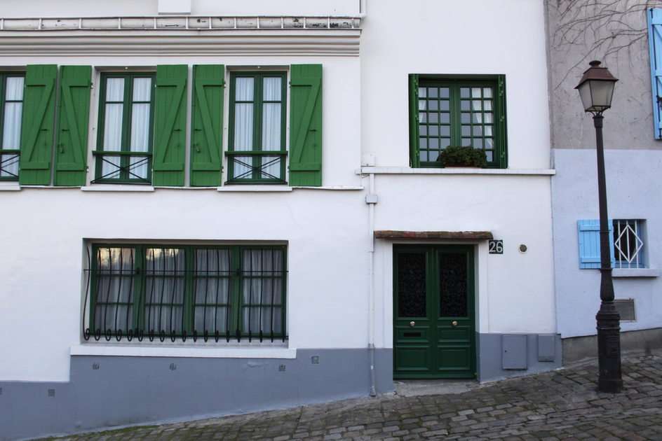 Windows of Monmartre 2 puzzle online from photo