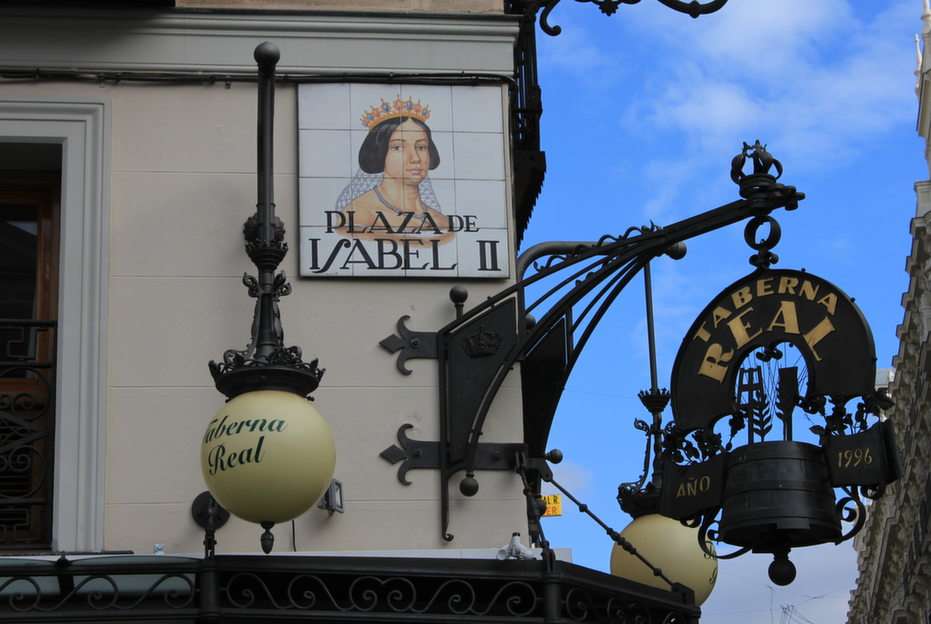 Madrid Plaza de Isabel II puzzle online from photo