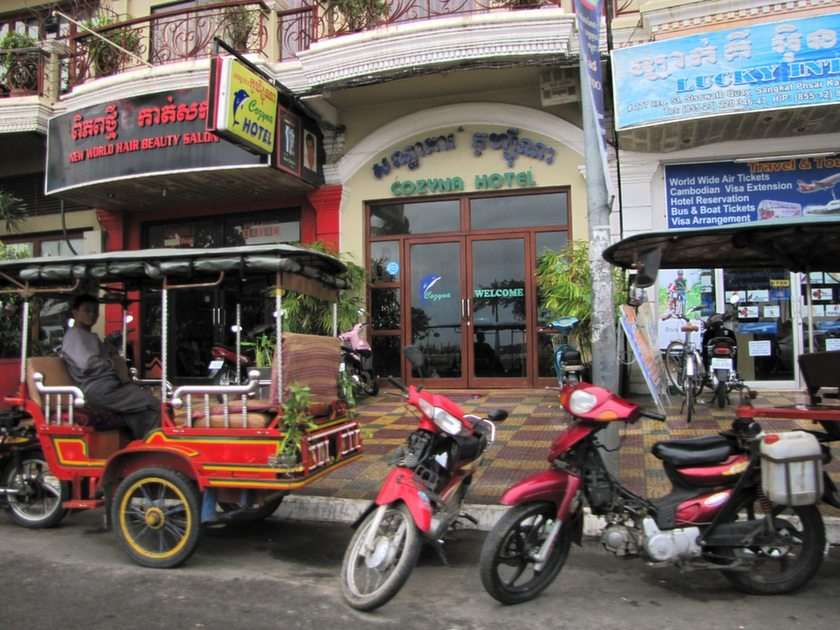 Hostel in Phnom Penh puzzel online van foto