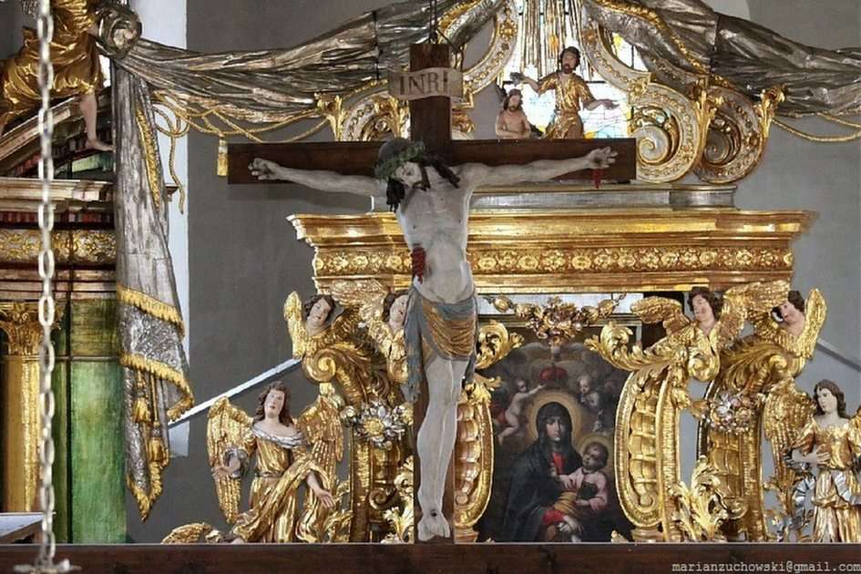 Кръст от енорийската църква в Любава онлайн пъзел от снимка