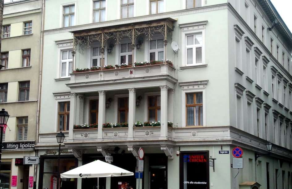 Un immeuble à Toruń puzzle en ligne à partir d'une photo