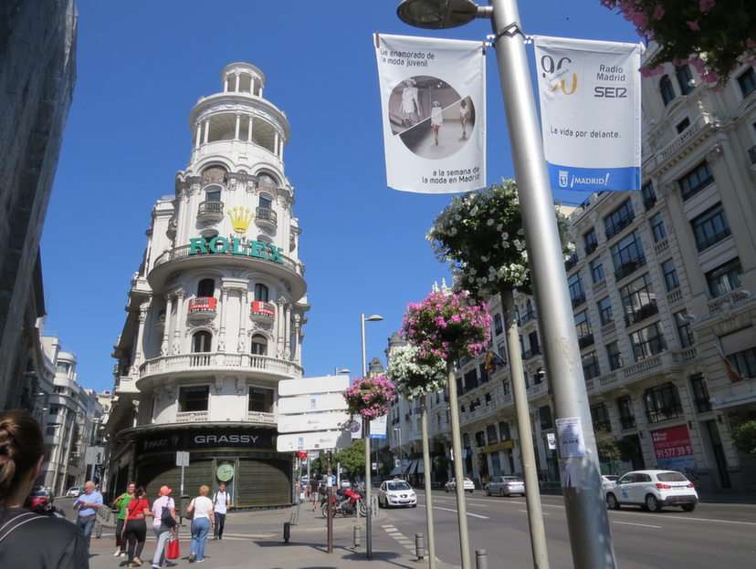 Madrid tenement houses puzzle online from photo