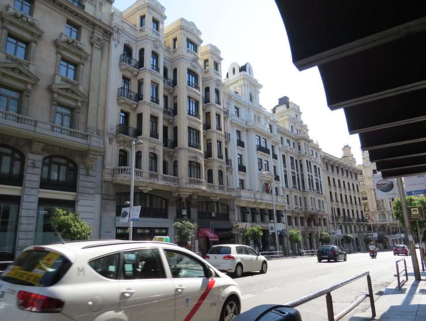 Townhouses - Madrid 2 puzzle online from photo