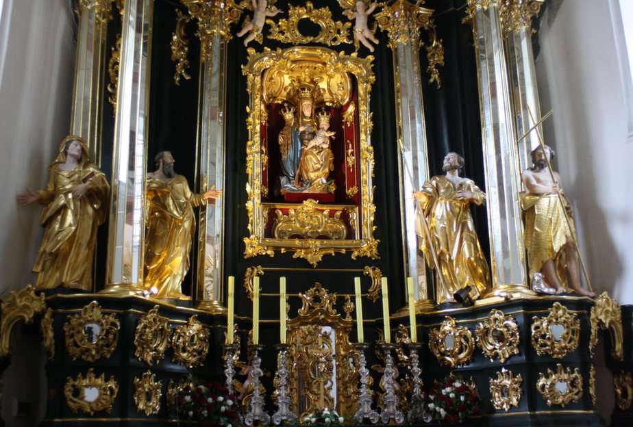 autel dans le sanctuaire de St. Anna puzzle en ligne
