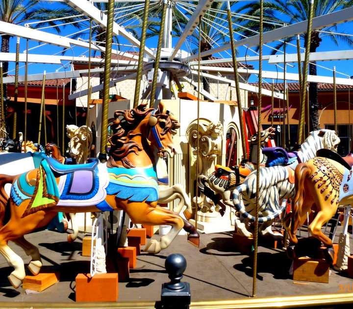 Carousel puzzle online from photo