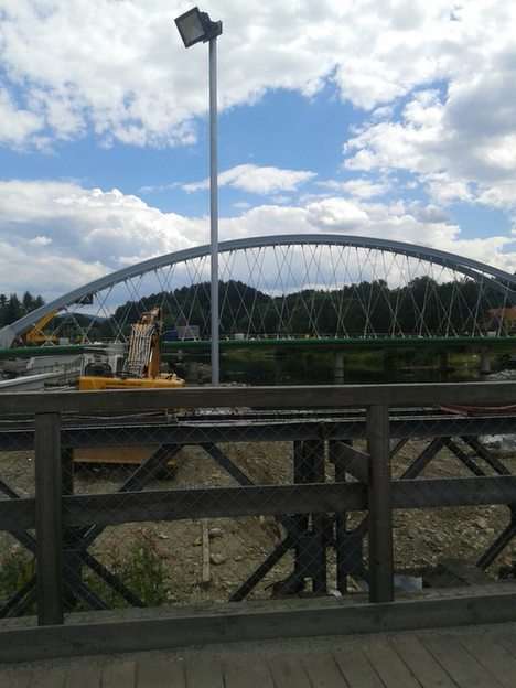Bro på Sola River under konstruktion. Pussel online