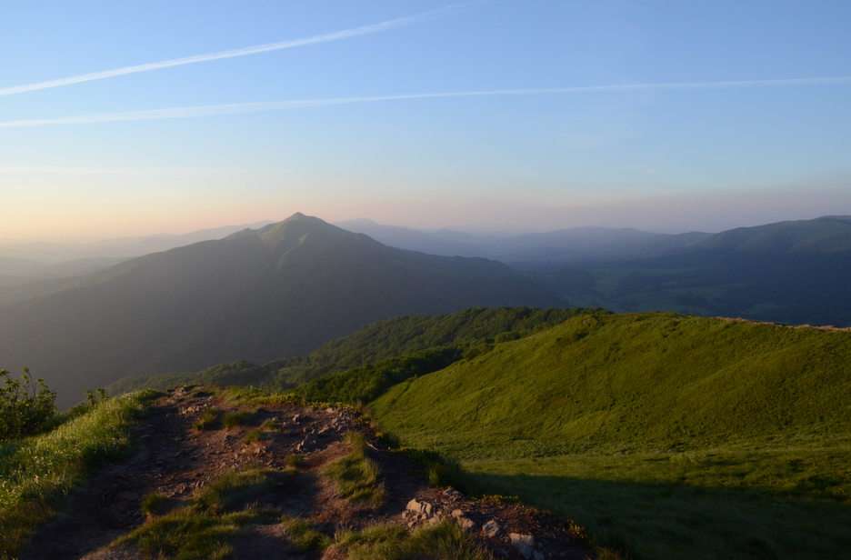 Изгрев в планината Bieszczady онлайн пъзел от снимка