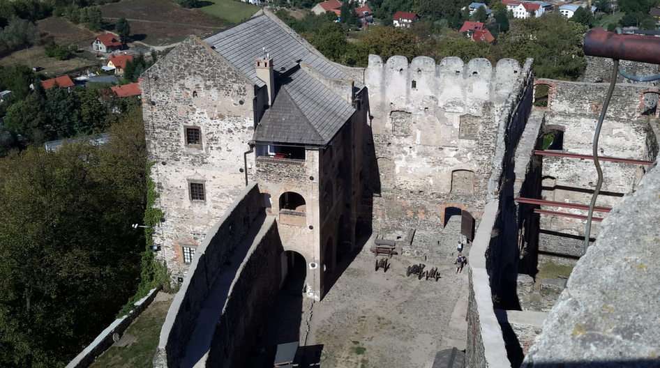 RUINS OF THE BOLKÓW CASTLE puzzle online from photo