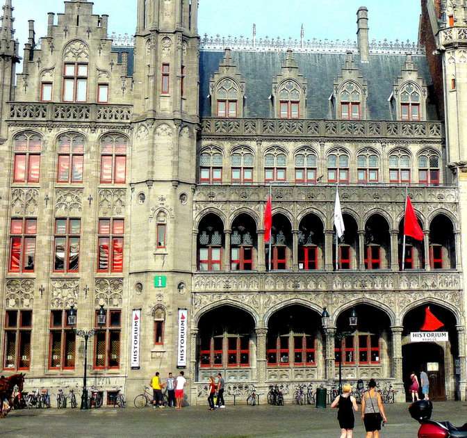 Musée d'histoire de Bruges puzzle en ligne à partir d'une photo