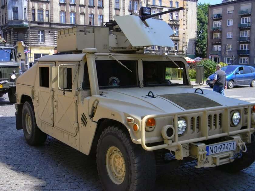 Humvee_ terénní auto online puzzle