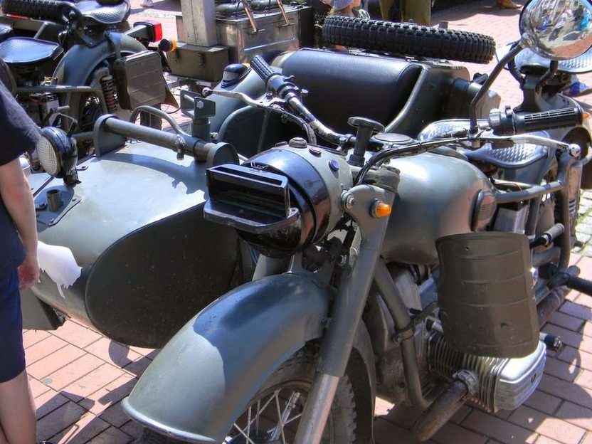 motocicleta militar puzzle online a partir de fotografia