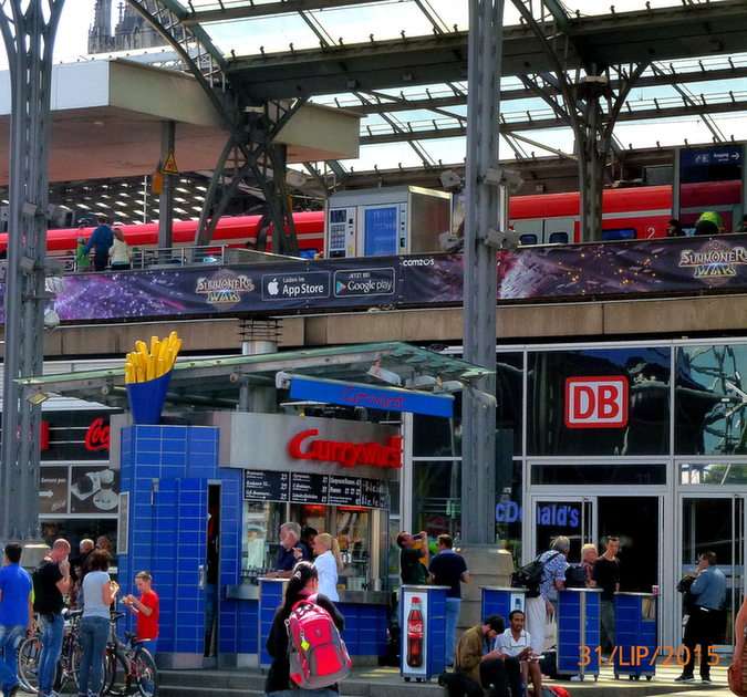 Train station in Cologne online puzzle