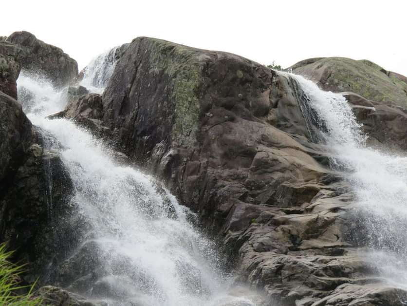 Wasserfall. Online-Puzzle vom Foto
