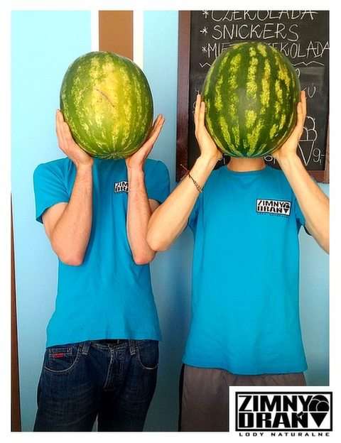 Jungs und Wassermelonen Online-Puzzle