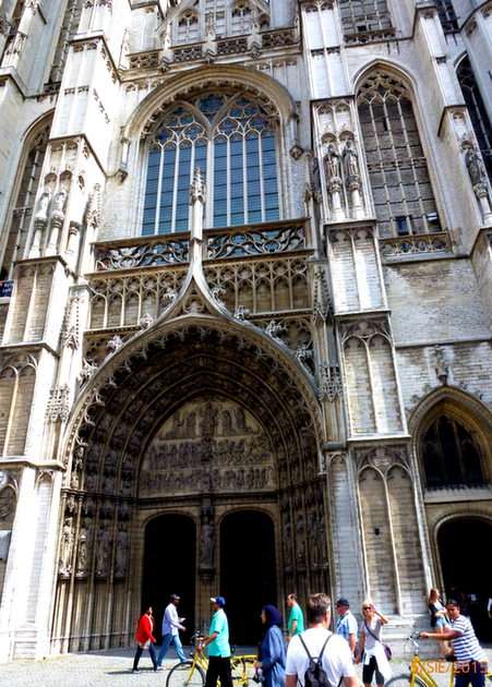 Antwerpens katedral pussel online från foto