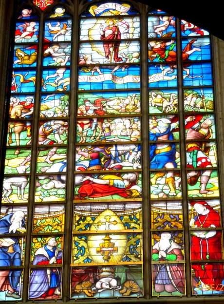 Stained glass window in the Cathedral of Antwerp puzzle online from photo