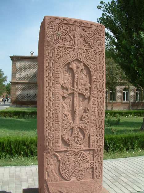 Khachkar (cruz de pedra) na Armênia puzzle online a partir de fotografia